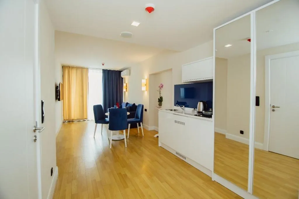 Апартаменты Twin Towers Orbi City