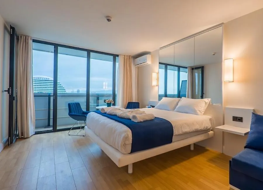 Апартаменты Twin Towers Orbi City